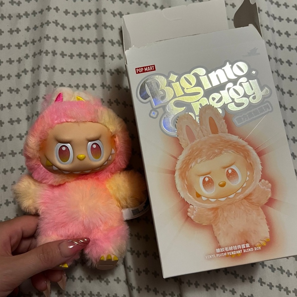 Blind Box Pop Mart Big Into Energy Labubu